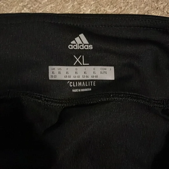 Adidas women’s Black Capri Leggings XL - Picture 3 of 3